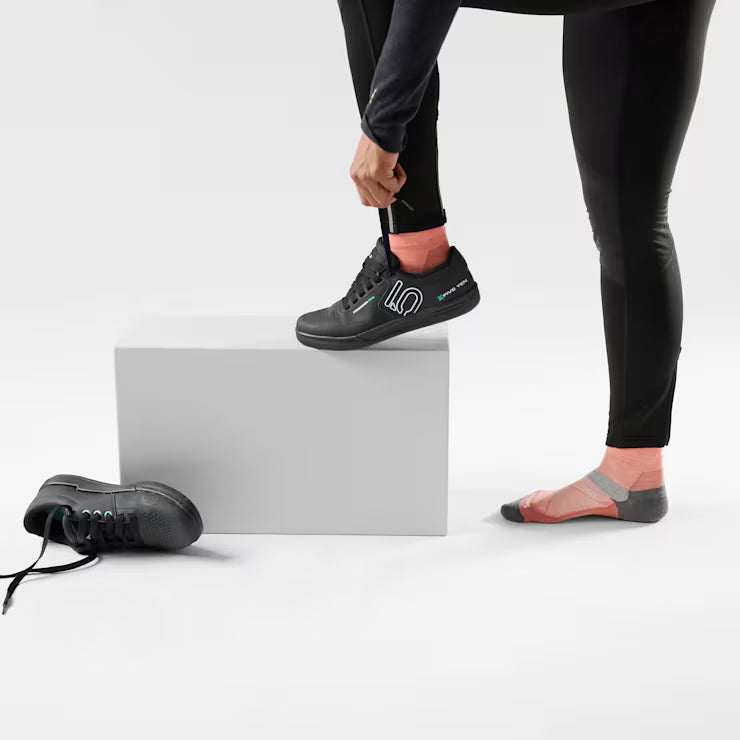 Smartwool Merino Women's Bike Ankle Socks - Image 2