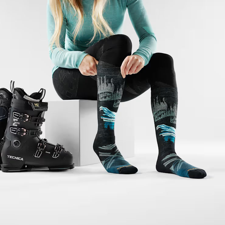 Smartwool Merino Women's Ski Alpine Auroras Over The Calf Socks - Image 2