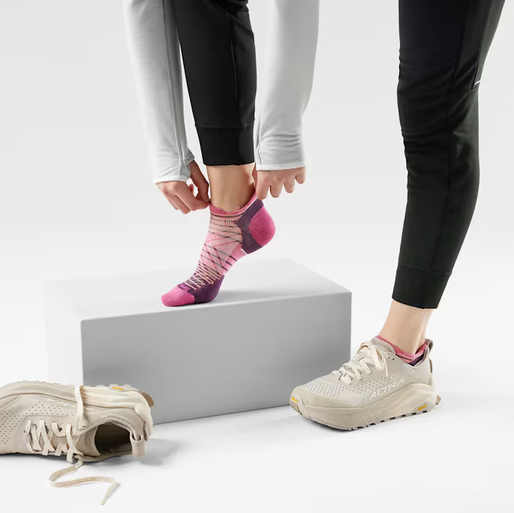 Smartwool Merino Women's Run Stripe Low Ankle Socks - Image 2